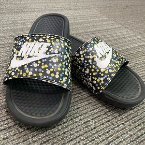 Nike size 6 slides